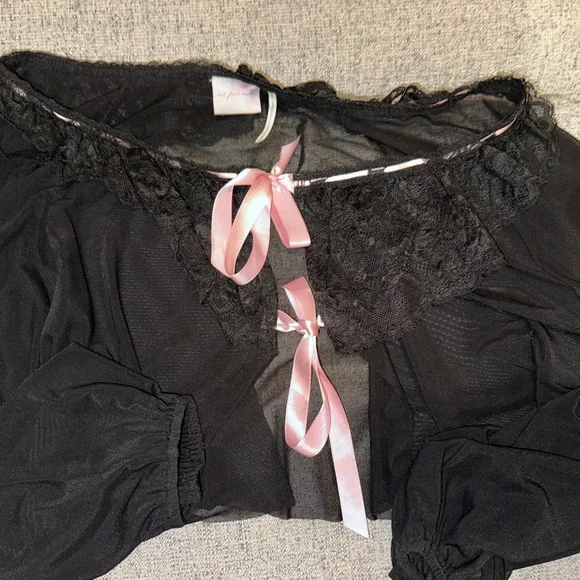 Out From Under Honey Lace Mini Skirt and Top - Urban Outfitters 🖤🎀 - Picture 8 of 8